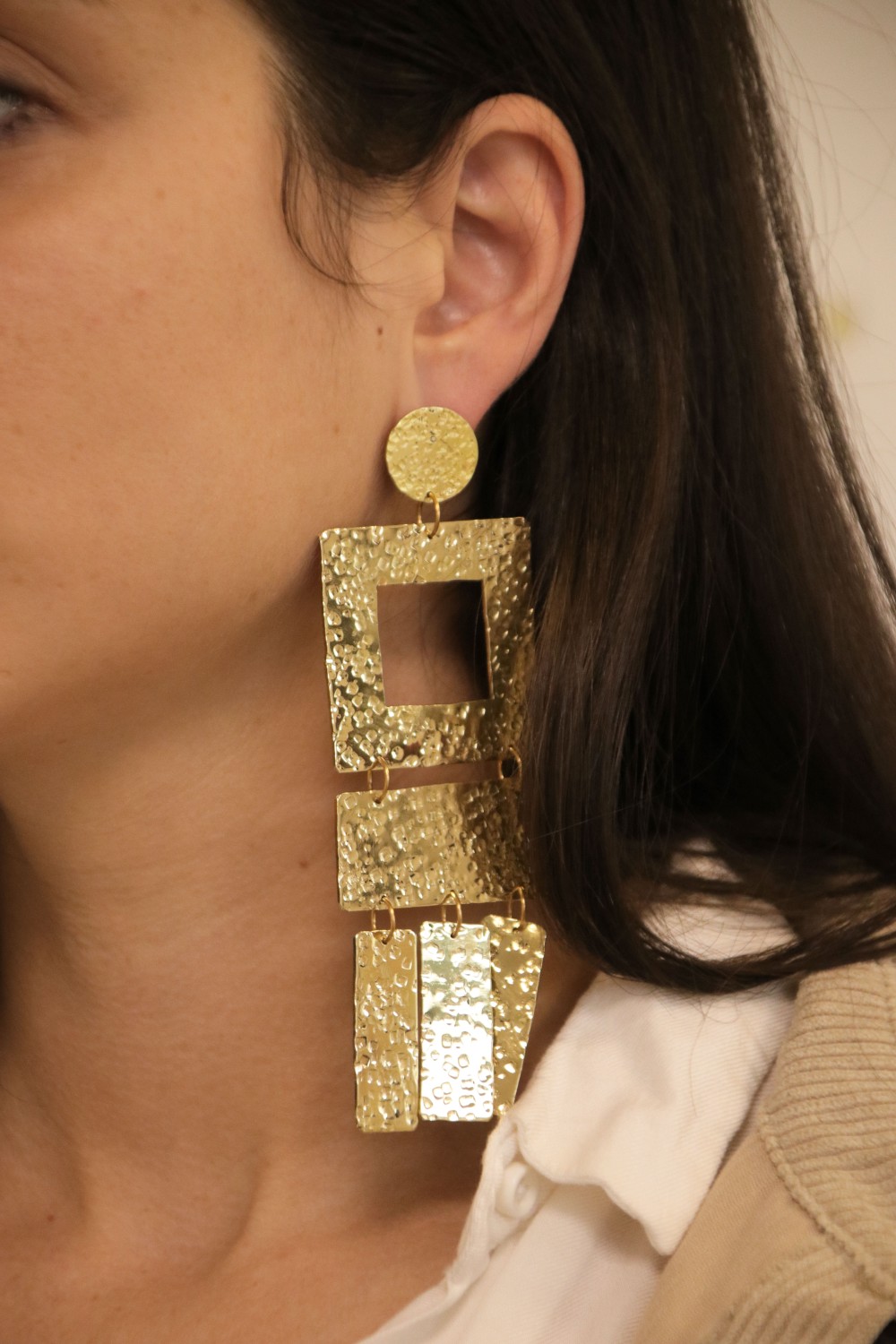 Making hammered pendant earrings - creation of handcrafted jewelry