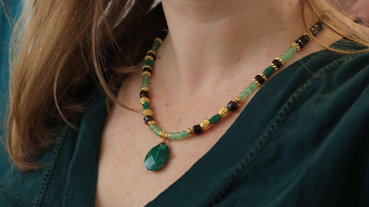 Necklace pendant imitation emerald and antique faceted glass beads
