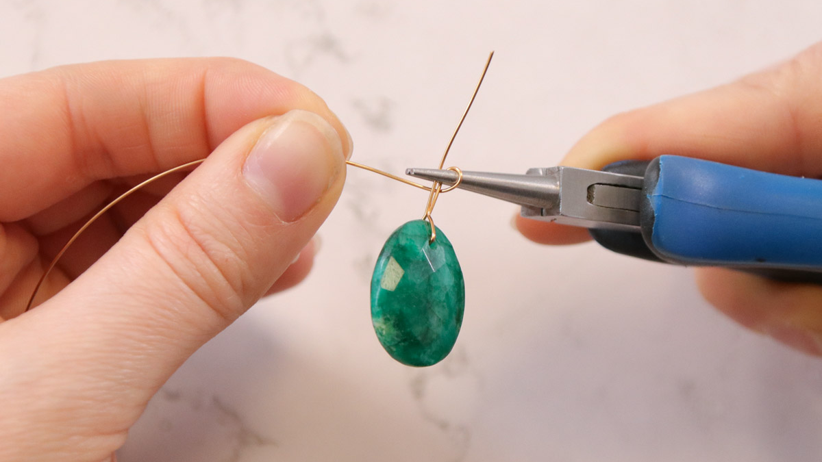 Necklace pendant imitation emerald and antique faceted glass beads : Step 4