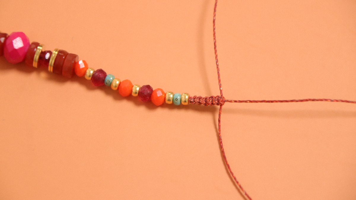 Macramé necklace with faceted beads and silver 925 central spacer : Step 4
