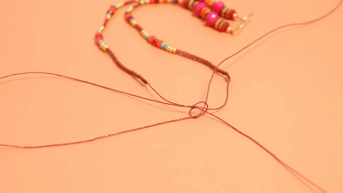 Macramé necklace with faceted beads and silver 925 central spacer : Step 6