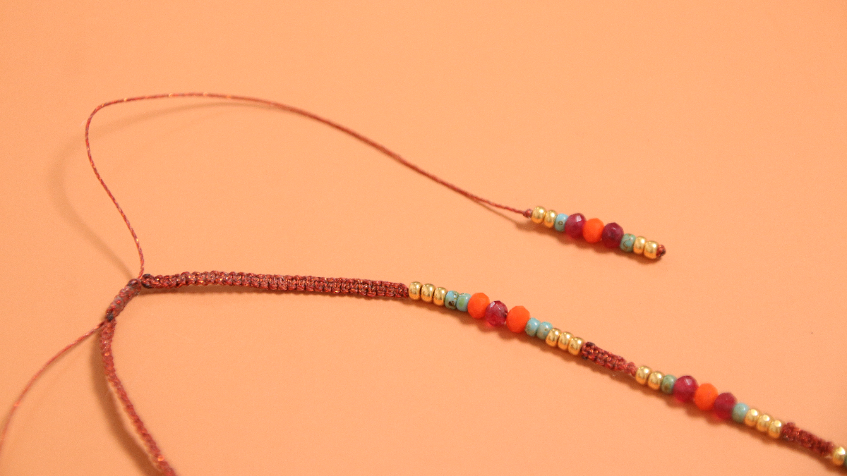 Macramé necklace with faceted beads and silver 925 central spacer : Step 7