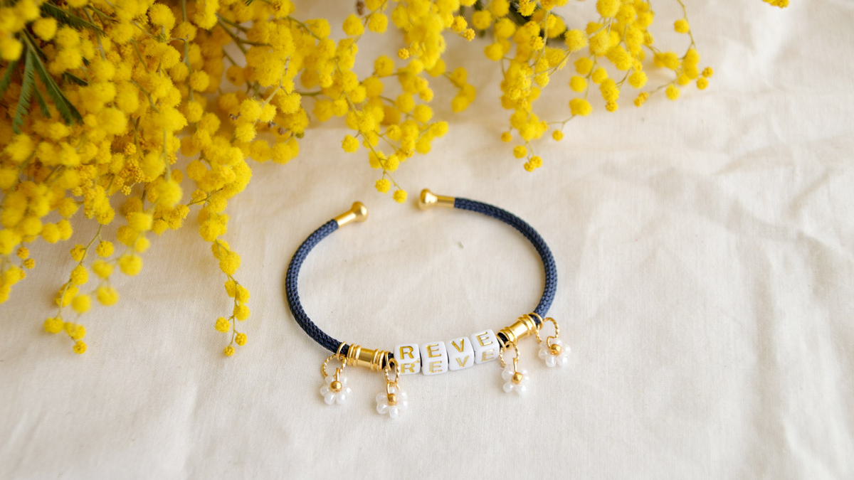 Schema  Bracelet with pearl daisy charms