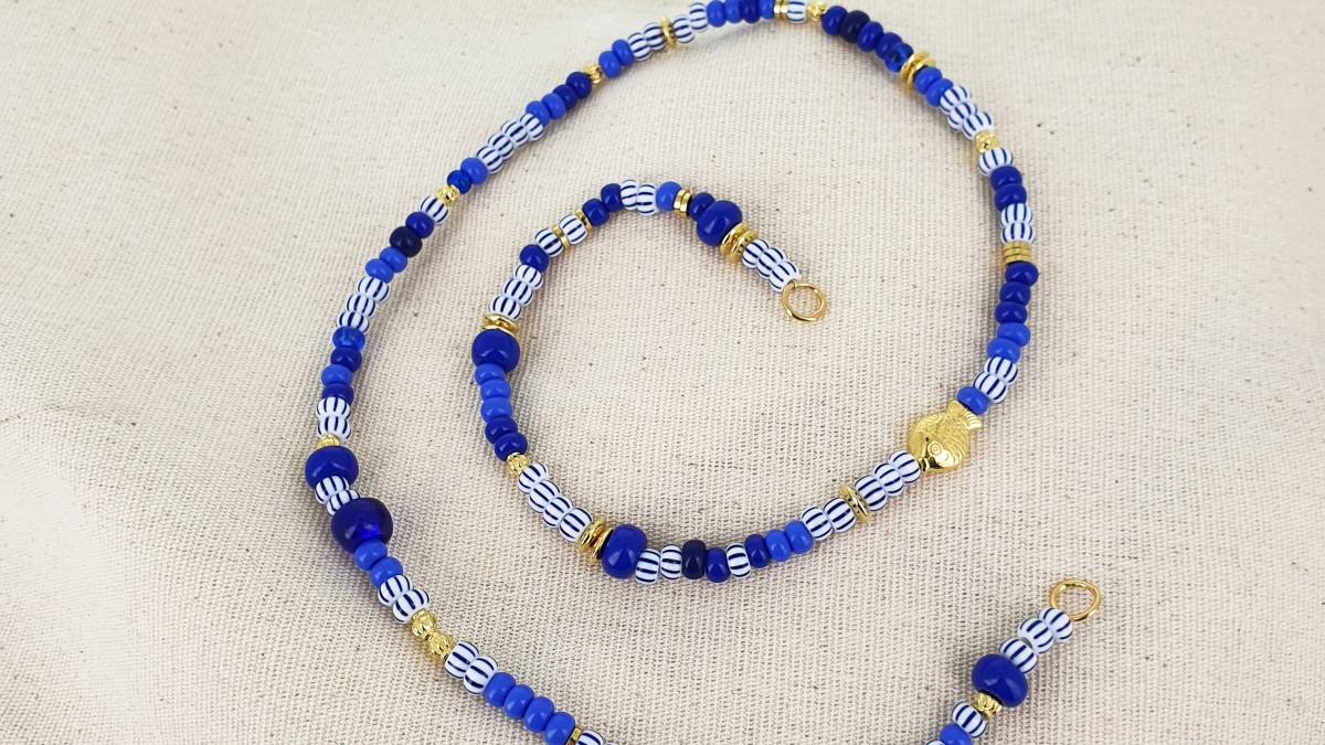 Multi-strand bracelet with seed beads and daisy flowers : Step 2 Multi-strand bracelet with seed beads and daisy flowers : Step 2