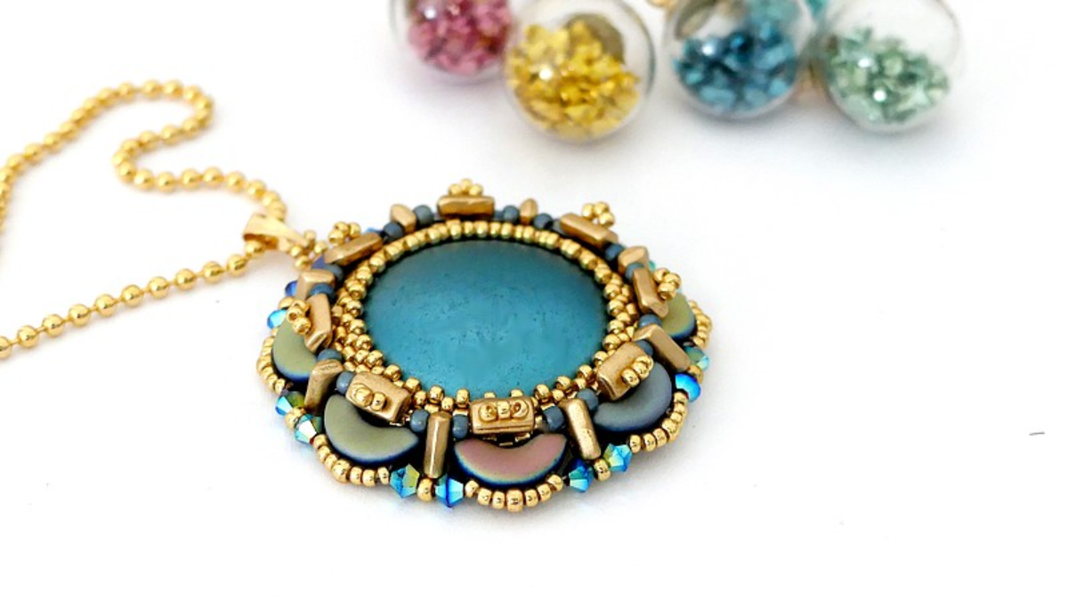 Schema  Amelia pendant by Puca with pastel cabochon and Arcos and Piros beads