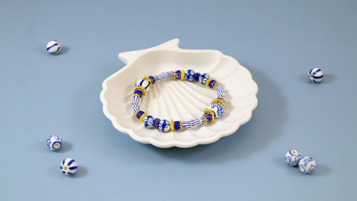 Elastic bracelet with hand painted blue ceramic beads