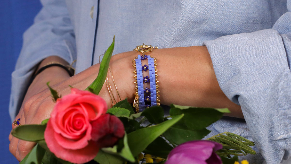 Tilas weaving bracelet with small flowers Miyuki