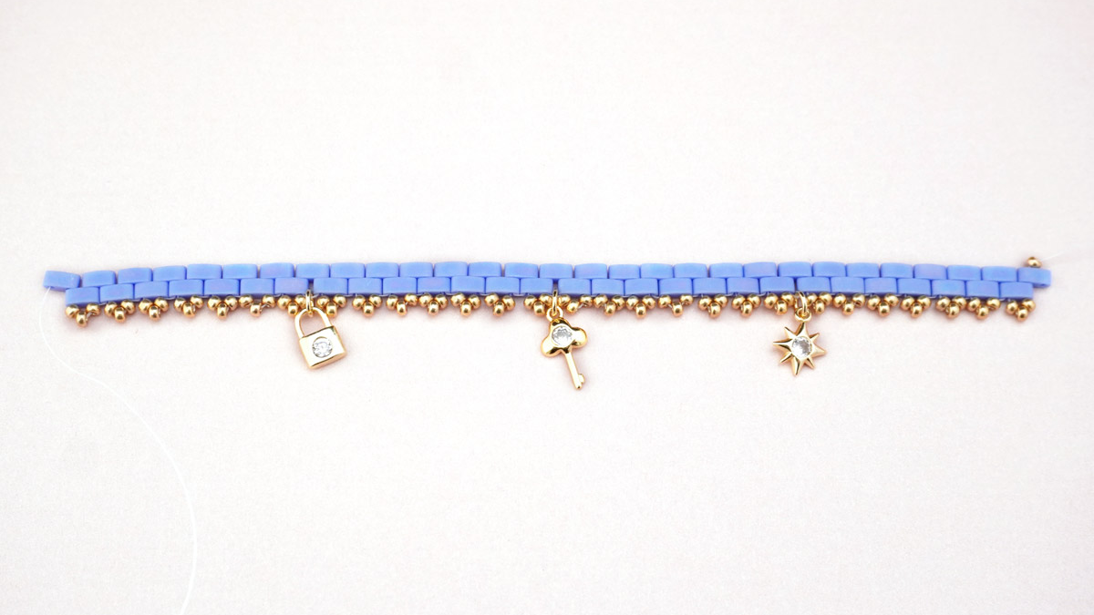 Tilas weaving bracelet with small flowers Miyuki : Step 12