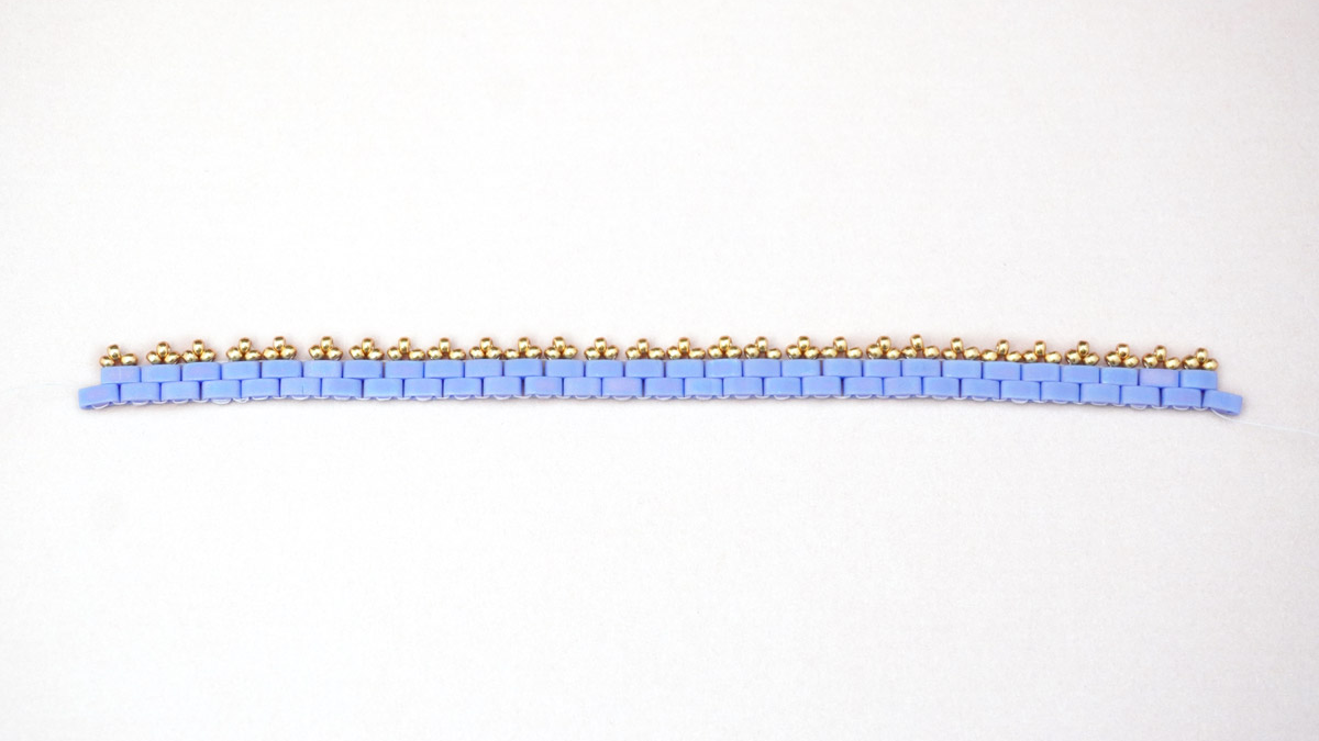 Tilas weaving bracelet with small flowers Miyuki : Step 13