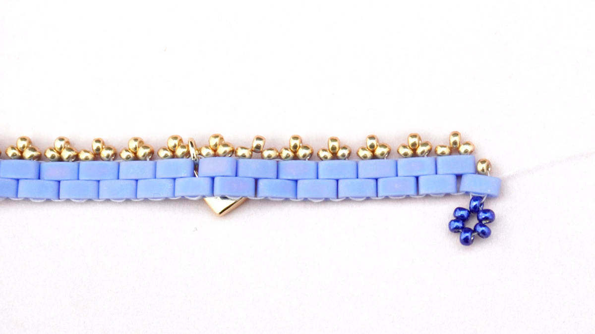 Tilas weaving bracelet with small flowers Miyuki : Step 16