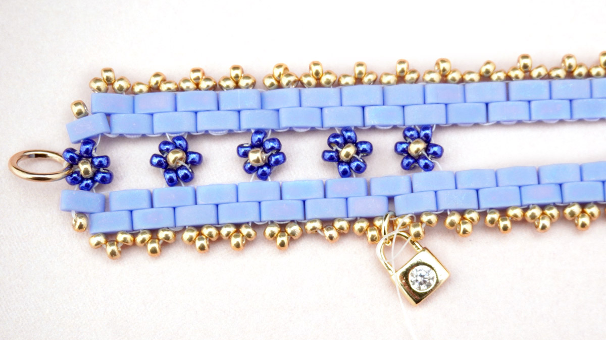 Tilas weaving bracelet with small flowers Miyuki : Step 29