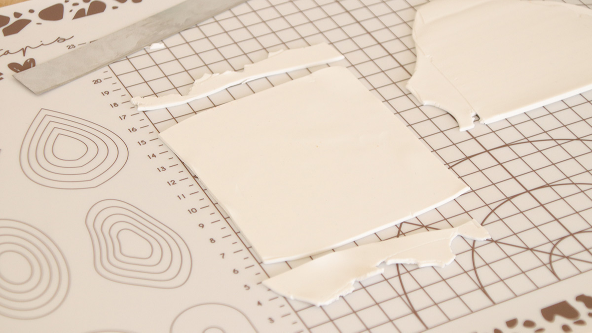 Polymer clay earrings with Moïko texture plate : Step 3 Polymer clay earrings with Moïko texture plate : Step 3