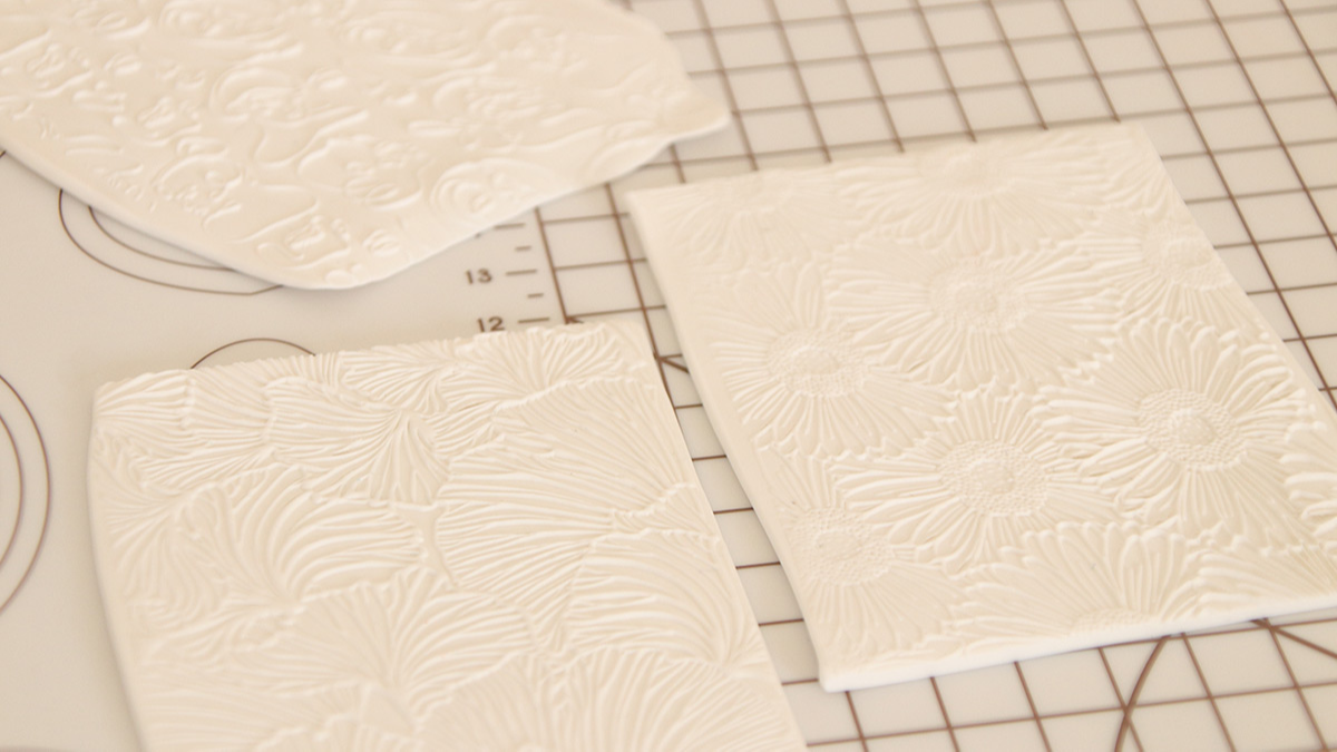 Polymer clay earrings with Moïko texture plate : Step 5 Polymer clay earrings with Moïko texture plate : Step 5