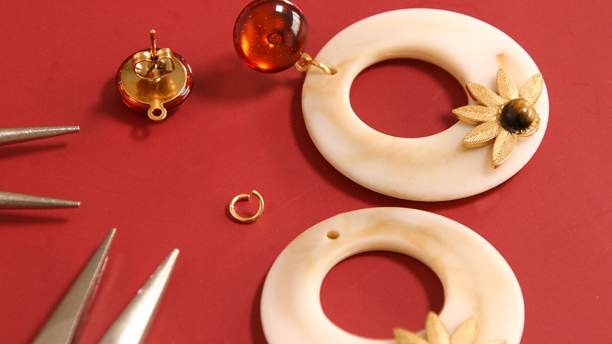 Resin and gemstone cabochon earrings : Step 6