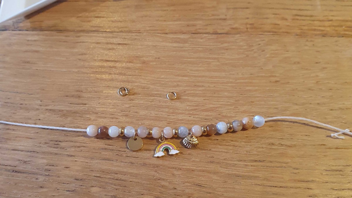 Mother's Day DIY: Mother Daughter bracelet in stainless steel and gemstones : Step 2 Mother's Day DIY: Mother Daughter bracelet in stainless steel and gemstones : Step 2
