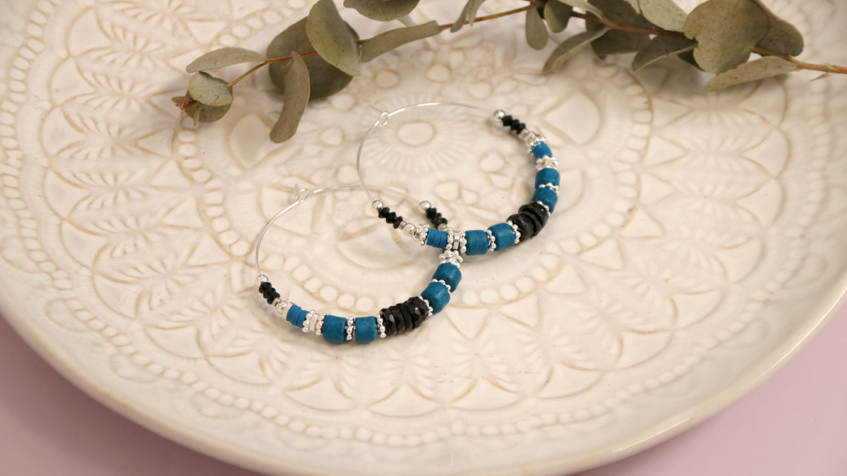 Silver creoles with heishis and Onyx beads