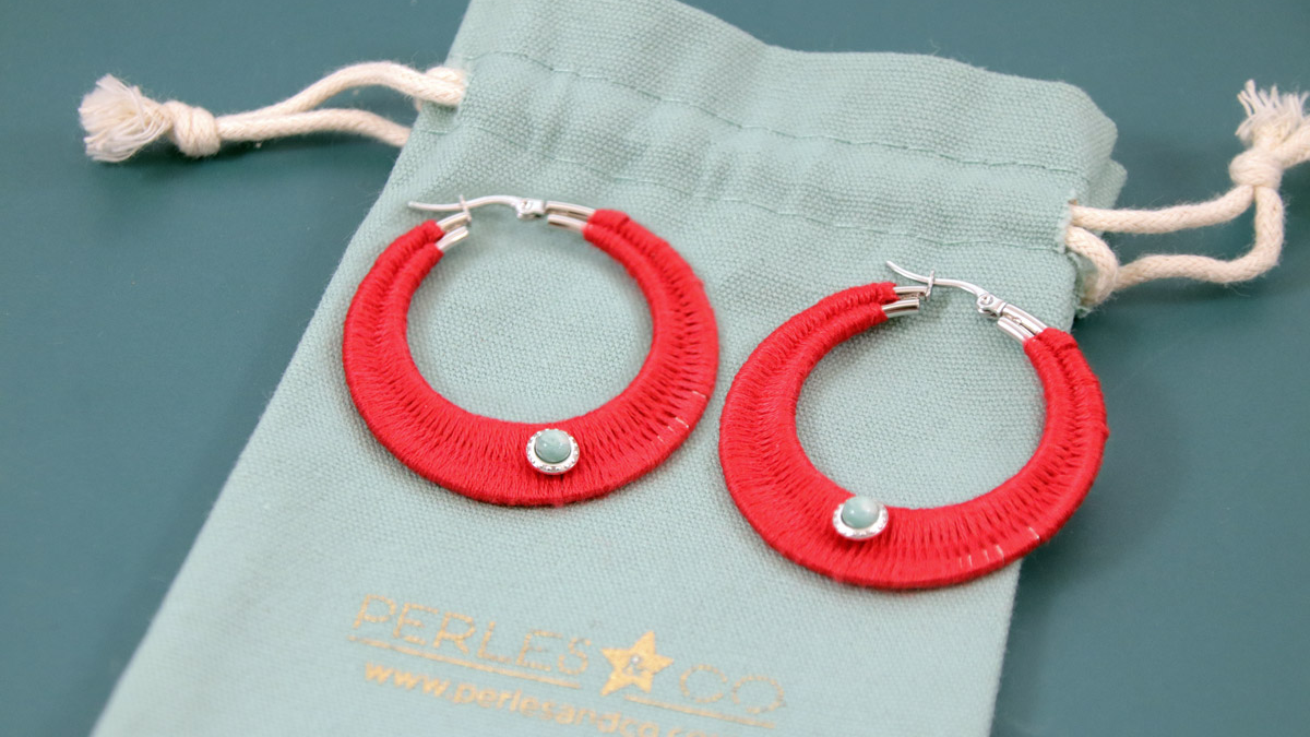 Schema Creoles with red braided thread and gemstones Schema Creoles with red braided thread and gemstones