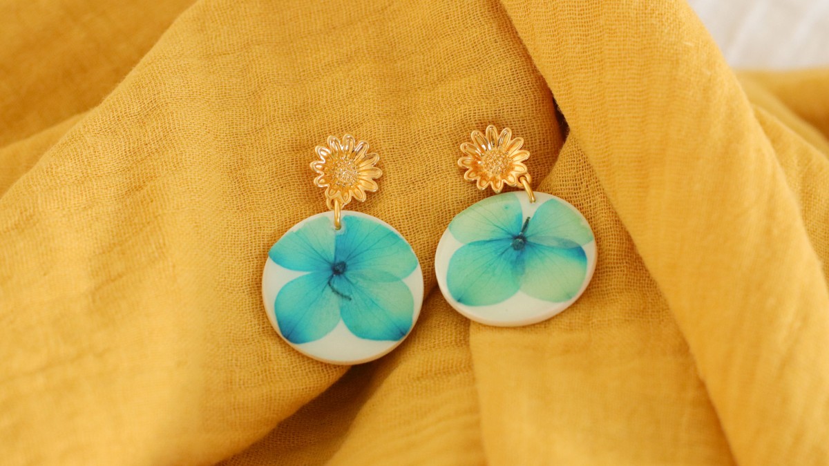 Schema  Polymer clay and resin earrings with dried hydrangea flowers