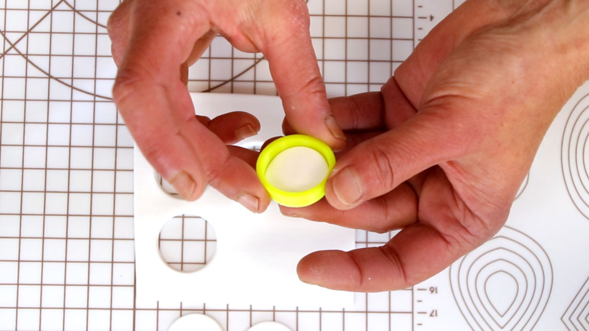 Polymer clay and resin earrings with dried hydrangea flowers : Step 2