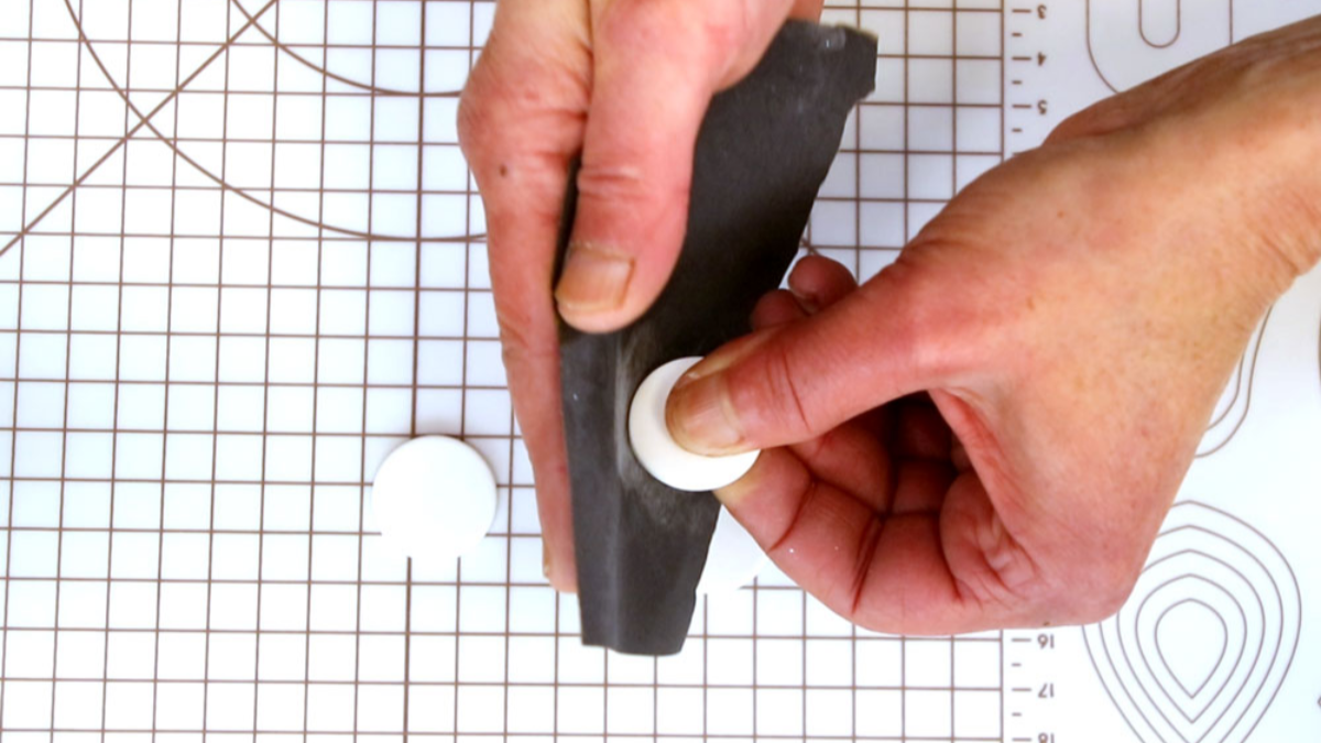 Polymer clay and resin earrings with dried hydrangea flowers : Step 4