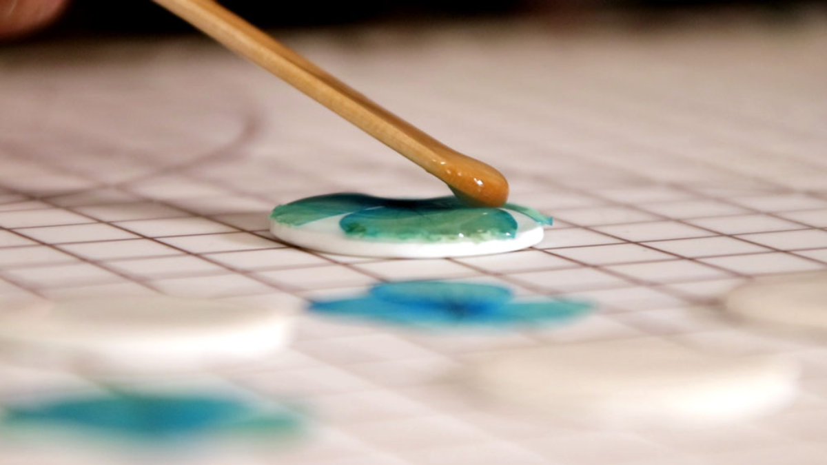 Polymer clay and resin earrings with dried hydrangea flowers : Step 8