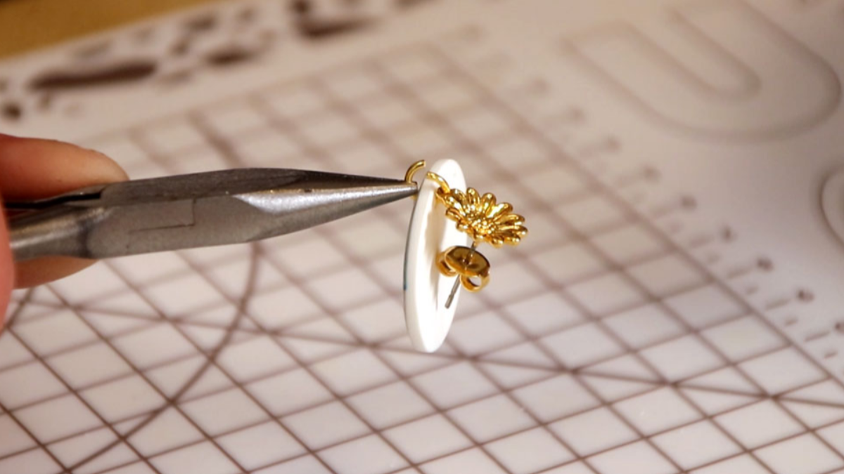 Polymer clay and resin earrings with dried hydrangea flowers : Step 11
