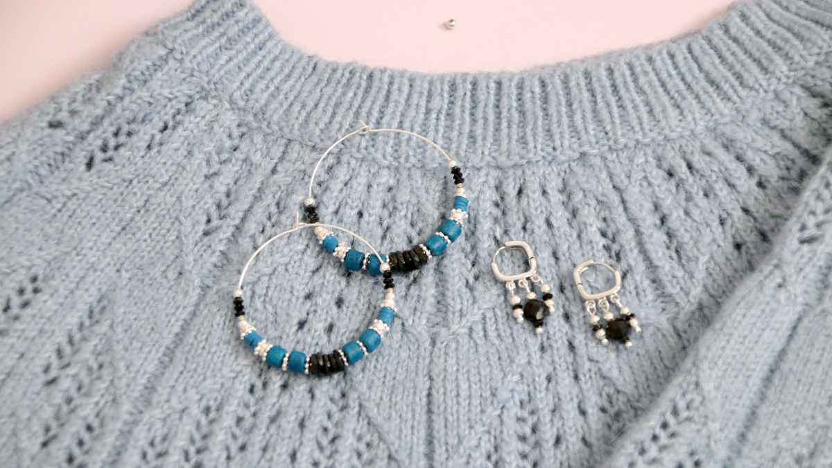 Schema  Square silver hoop earrings with Onyx beaded charms