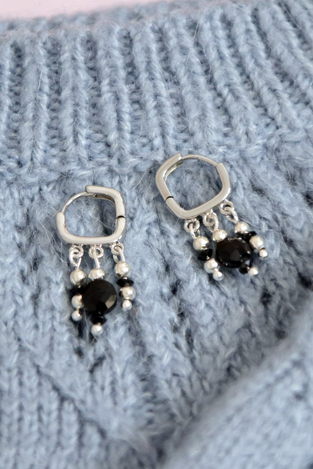 Schema  Square silver hoop earrings with Onyx beaded charms