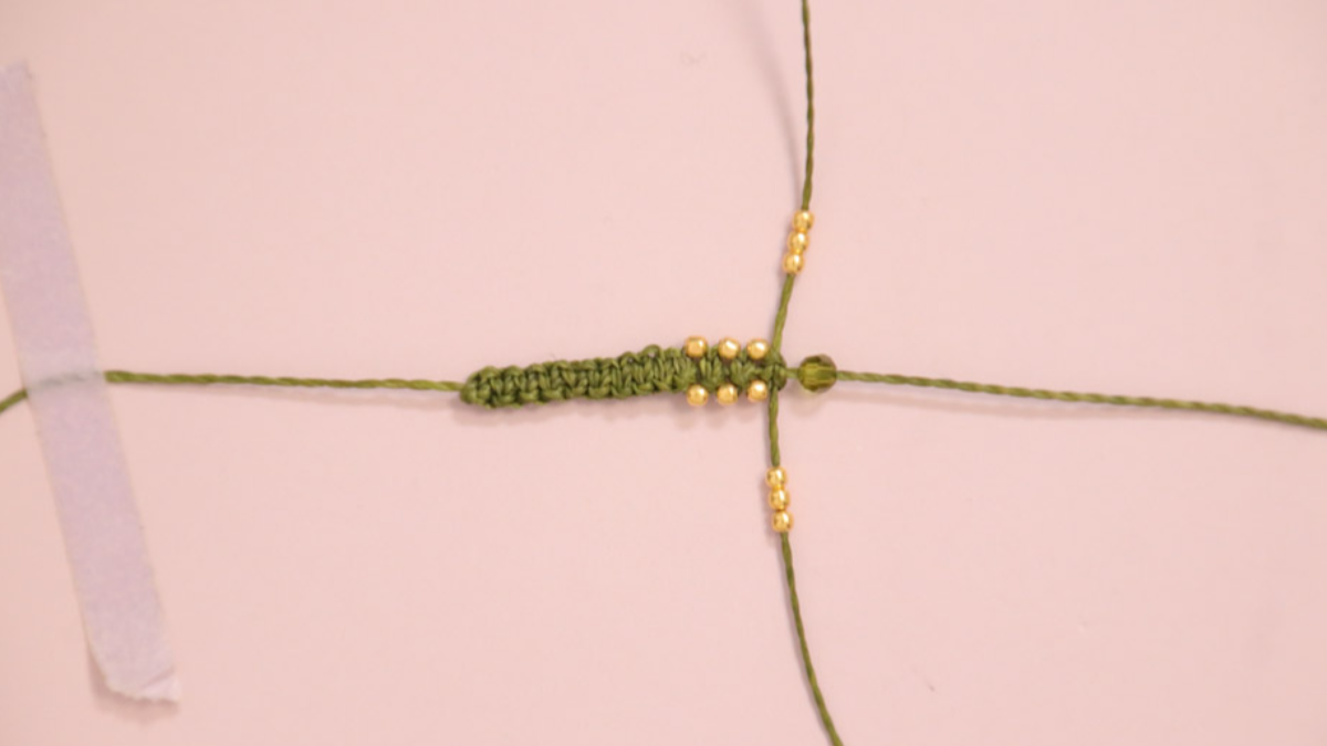 DIY Small khaki micro macramé bracelet with gold beads : Step 7 DIY Small khaki micro macramé bracelet with gold beads : Step 7