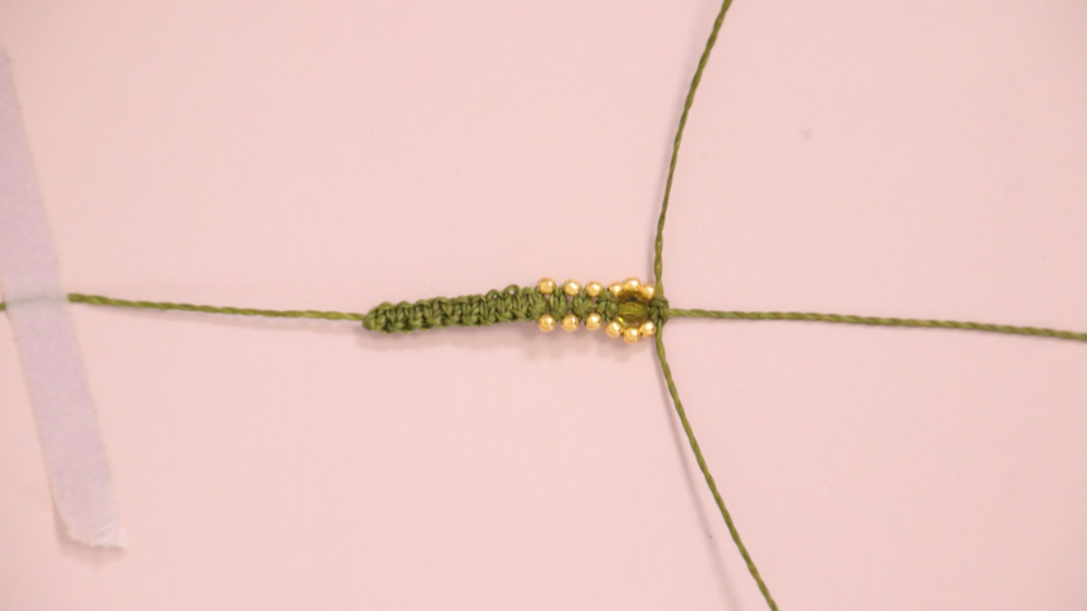 DIY Small khaki micro macramé bracelet with gold beads : Step 8 DIY Small khaki micro macramé bracelet with gold beads : Step 8