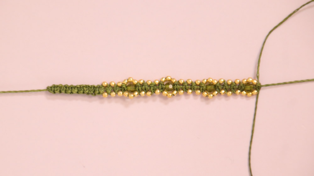 DIY Small khaki micro macramé bracelet with gold beads : Step 9 DIY Small khaki micro macramé bracelet with gold beads : Step 9