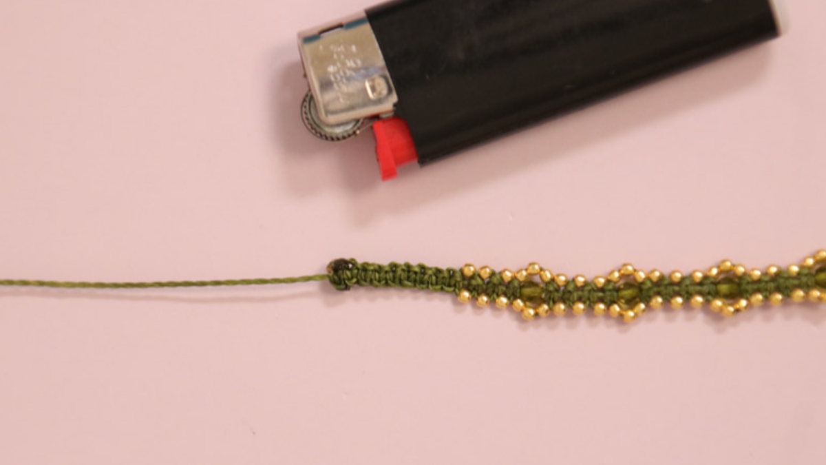 DIY Small khaki micro macramé bracelet with gold beads : Step 11 DIY Small khaki micro macramé bracelet with gold beads : Step 11