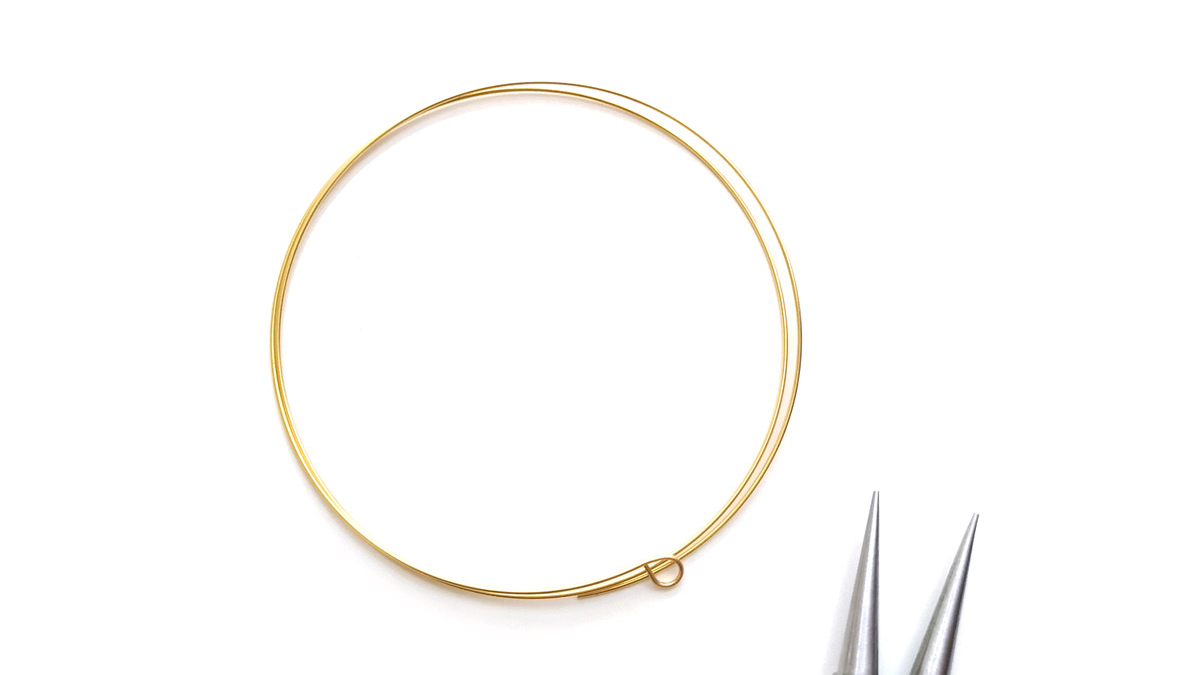 Multi-turned message bracelet with lots of beads : Step 1