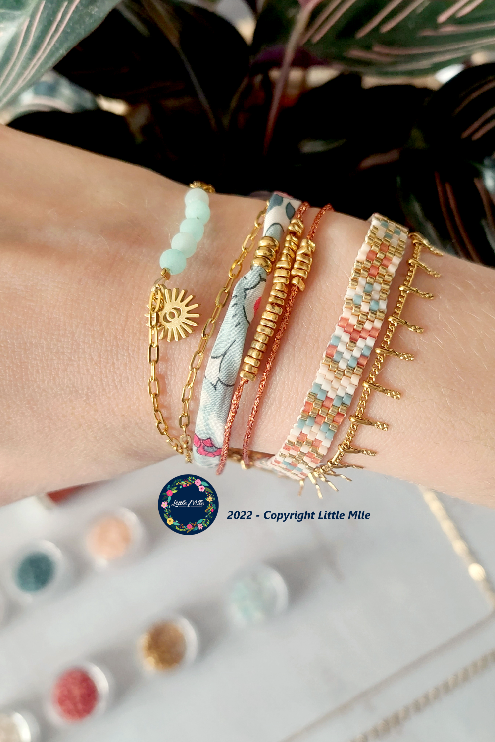 Schema Multi-row bracelet with interchangeable clasp Hiilos by Little Miss Schema Multi-row bracelet with interchangeable clasp Hiilos by Little Miss