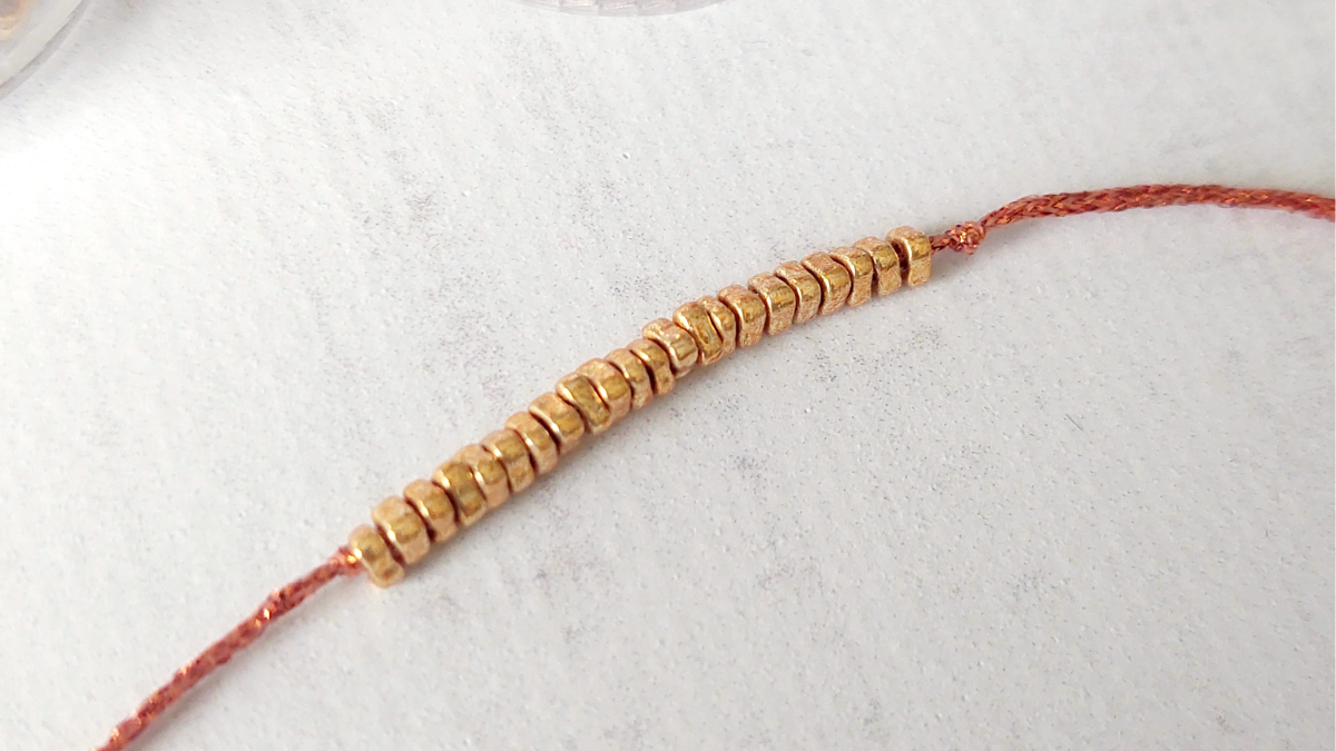 Multi-row bracelet with interchangeable clasp Hiilos by Little Miss : Step 8 Multi-row bracelet with interchangeable clasp Hiilos by Little Miss : Step 8