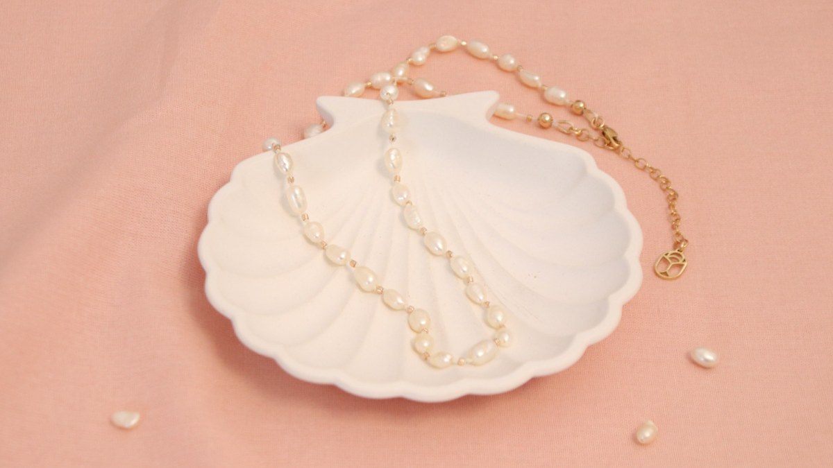 Freshwater pearl necklace with gold filled clasp