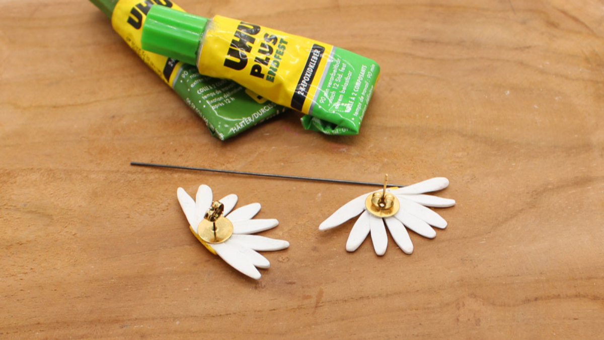 Earrings daisy flowers in Fimo clay : Step 6 Earrings daisy flowers in Fimo clay : Step 6