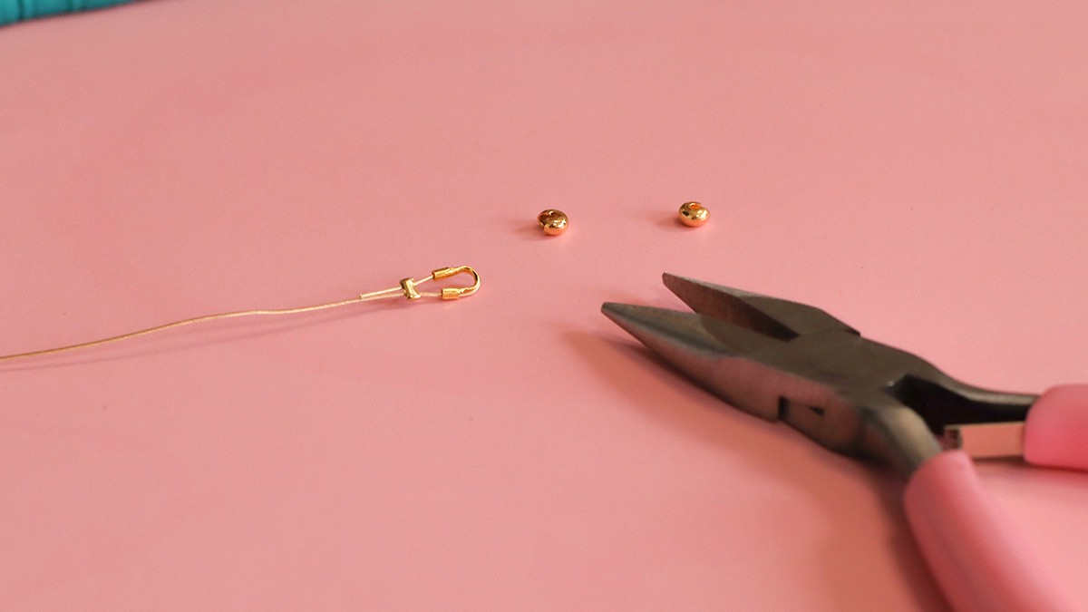 Heishi and eye beads surfer necklace for women : Step 1