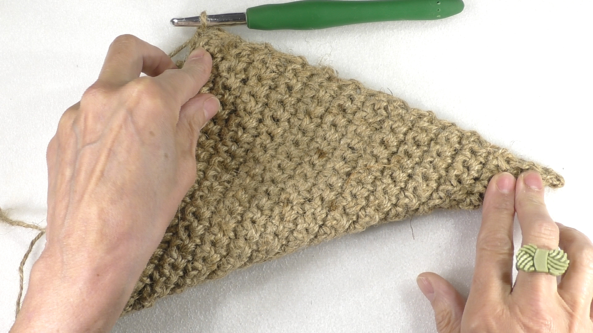 DIY knitting and crochet bag with natural materials : Step 2