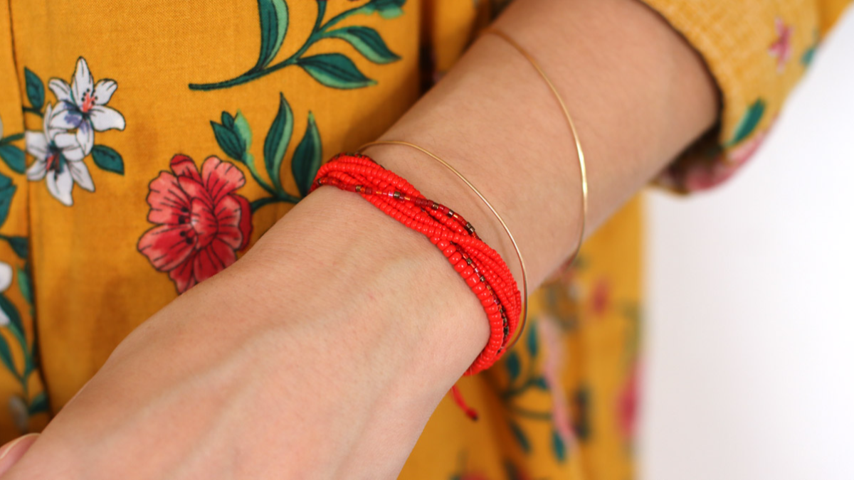 Schema Multi thread bracelet with red seed beads Schema Multi thread bracelet with red seed beads