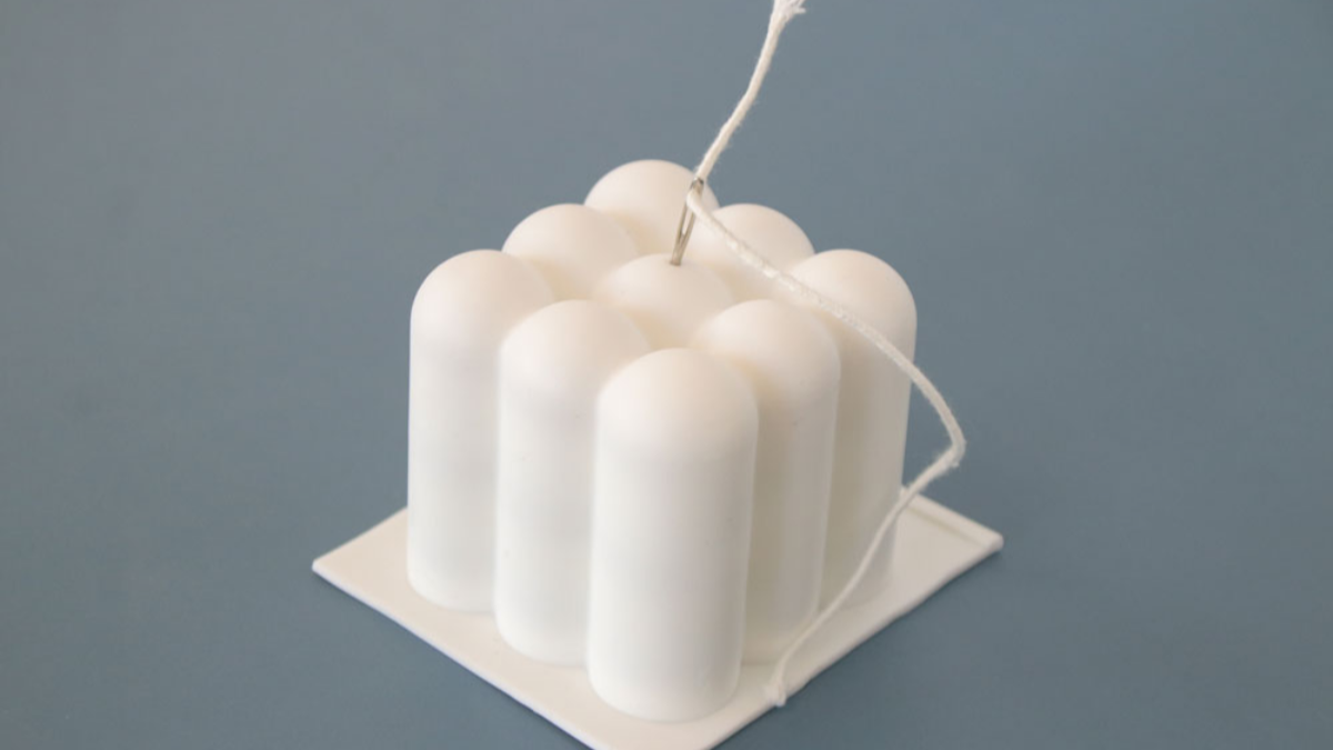 DIY Bubble candles scented with lanvande and dried flowers : Step 1