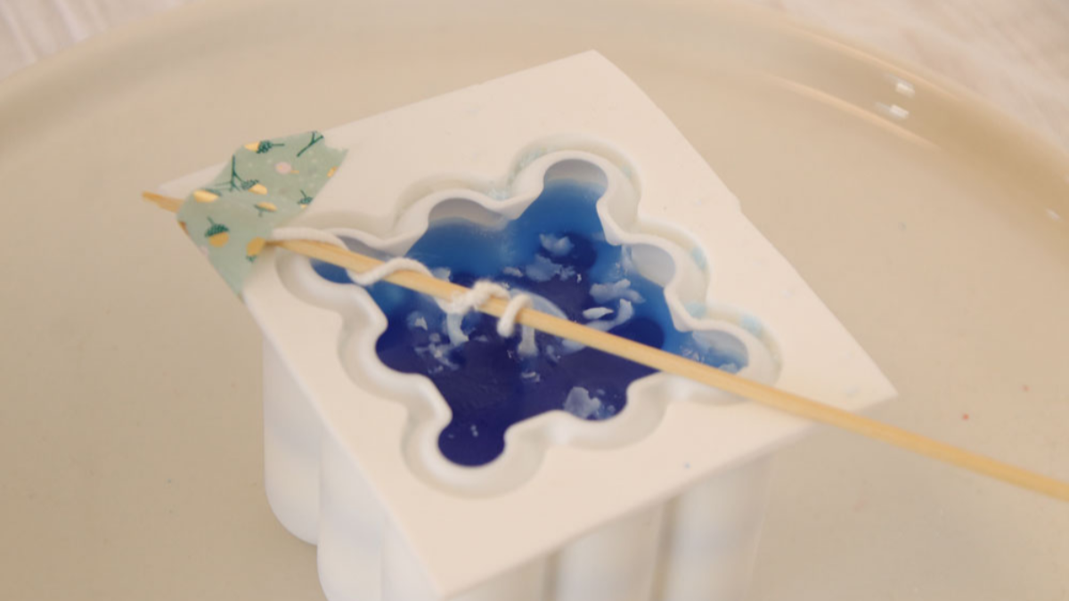 DIY Bubble candles scented with lanvande and dried flowers : Step 5