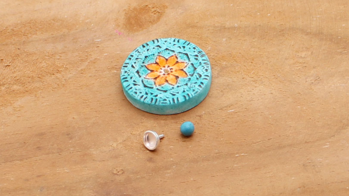 Polymeric mandala pendant with silver setting : Step 7