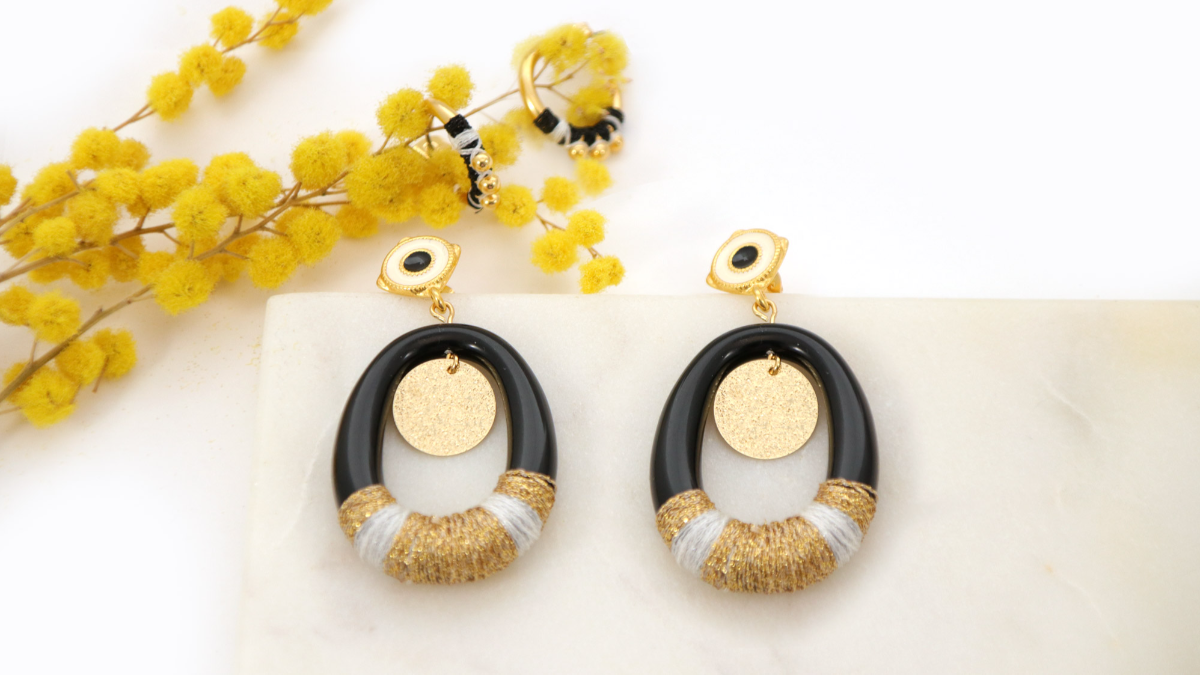 Duo of gold and black earrings to make yourself Duo of gold and black earrings to make yourself