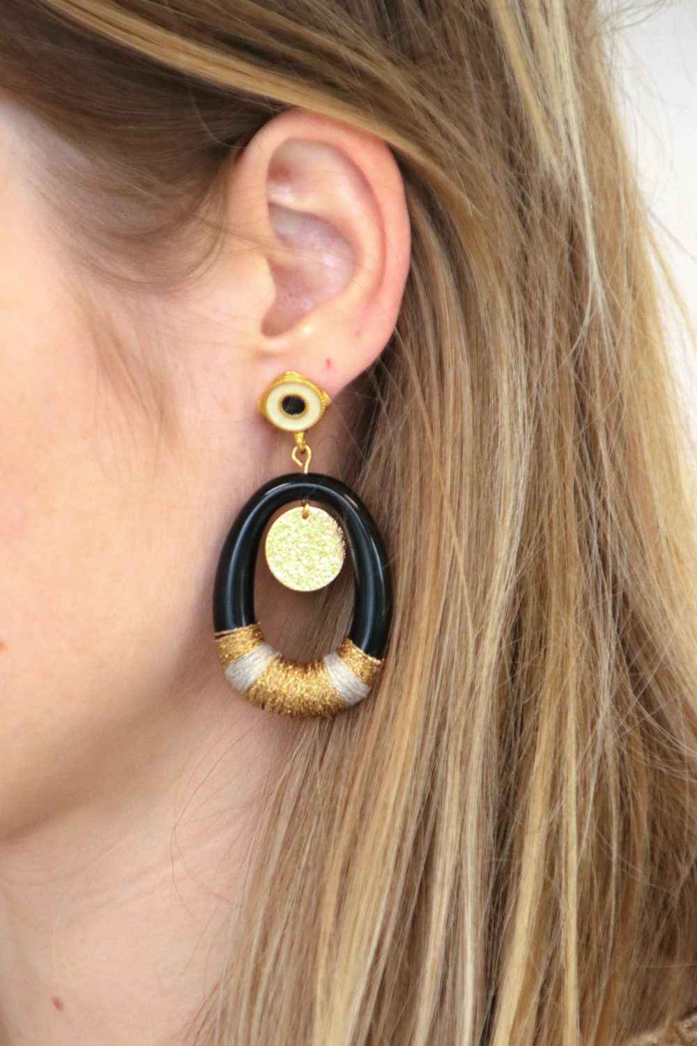 Schema  Duo of gold and black earrings to make yourself