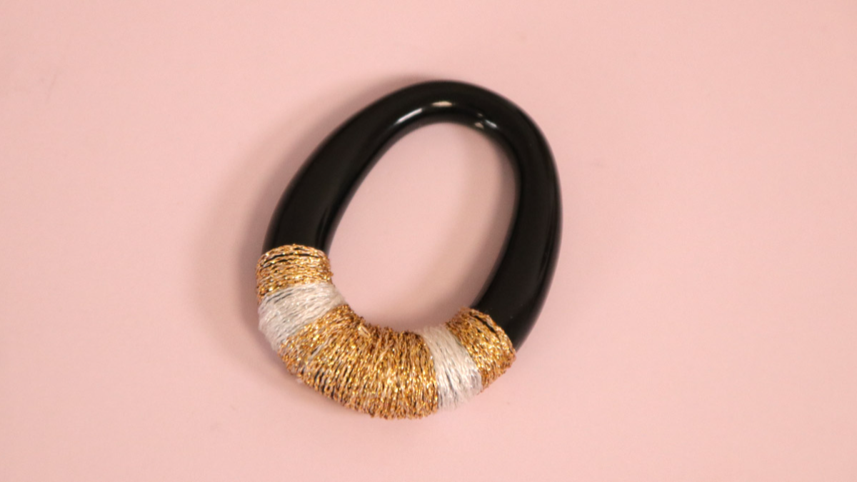 Duo of gold and black earrings to make yourself : Step 3