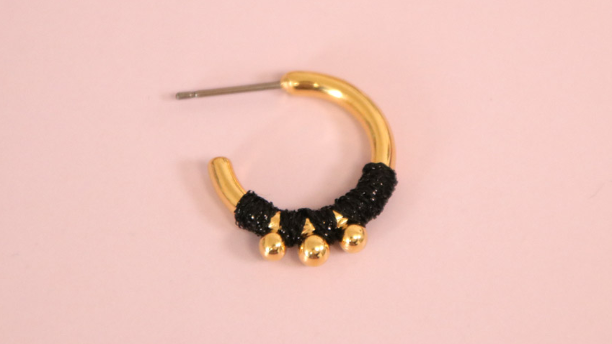 Duo of gold and black earrings to make yourself : Step 7