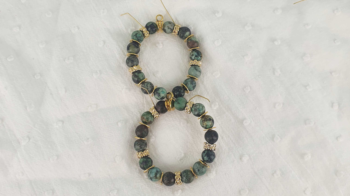 Original double hoop earrings with gemstones : Step 4 Original double hoop earrings with gemstones : Step 4