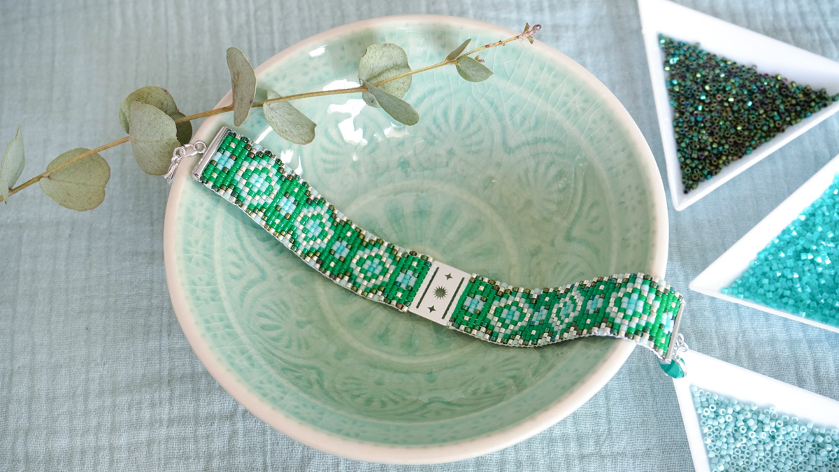 Schema Green miyuki beads bracelet on loom with spacer Schema Green miyuki beads bracelet on loom with spacer