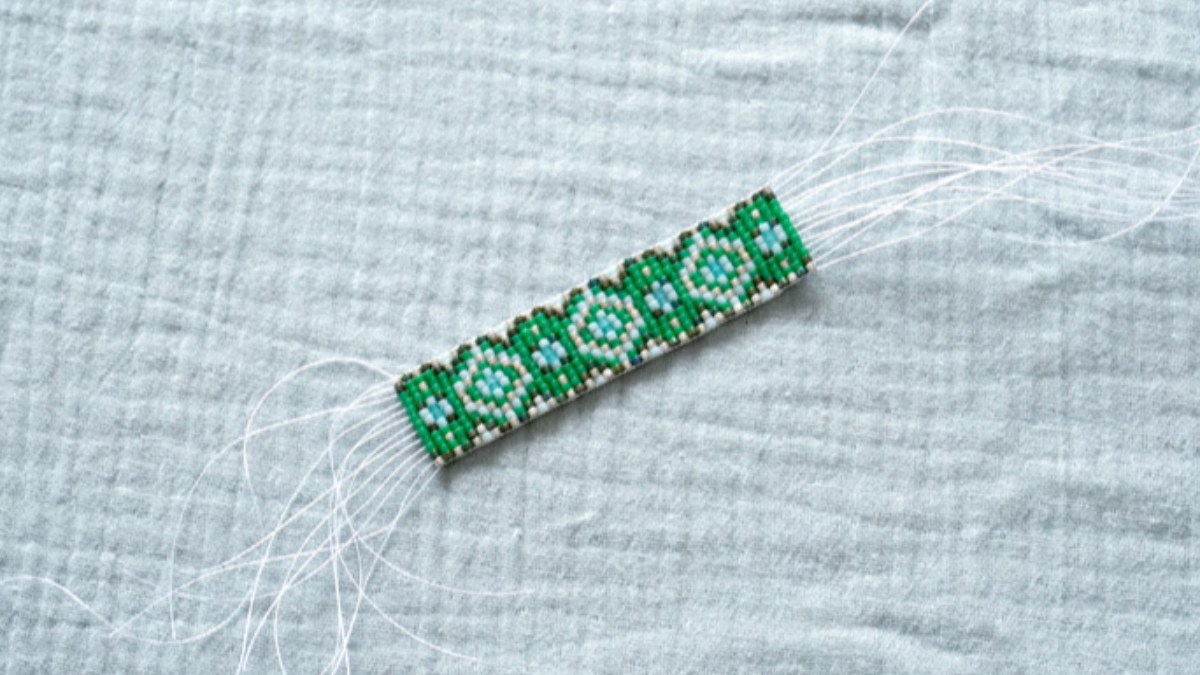 Green miyuki beads bracelet on loom with spacer : Step 1 Green miyuki beads bracelet on loom with spacer : Step 1